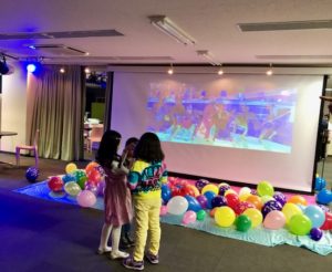 DVD鑑賞会 試写会 180インチスクリーン 秋葉原ハンドレッド 