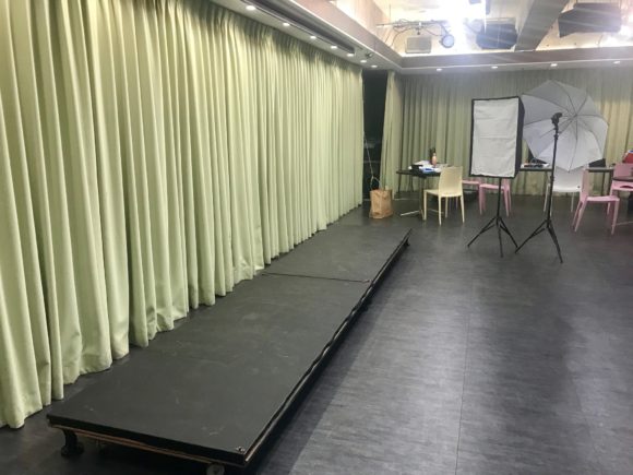 細長いステージ