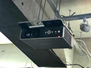 アニメ試写会 映画上映会 秋葉原 貸し会場 プロジェクター