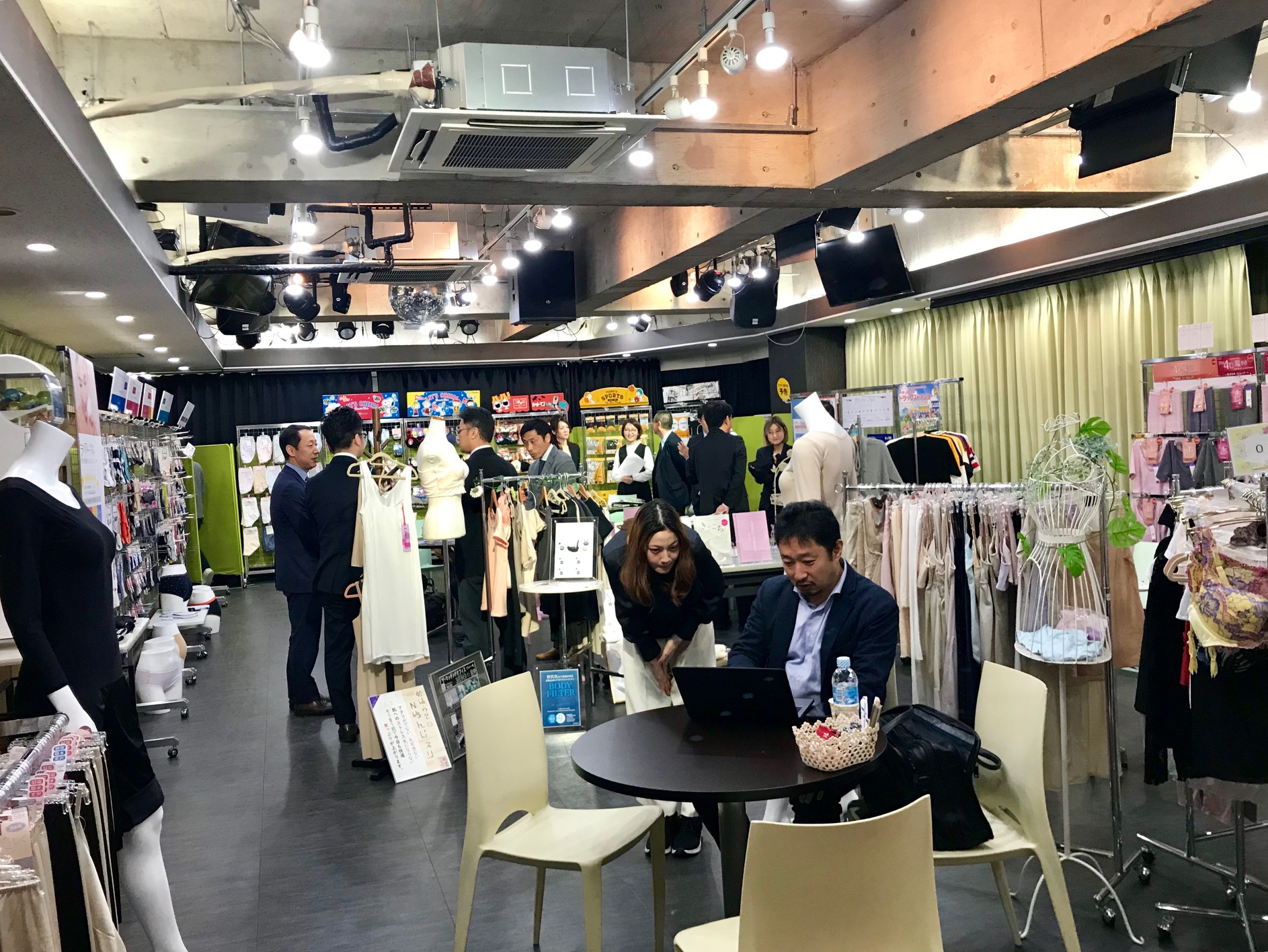 展示会 商品発表会 展示会会場