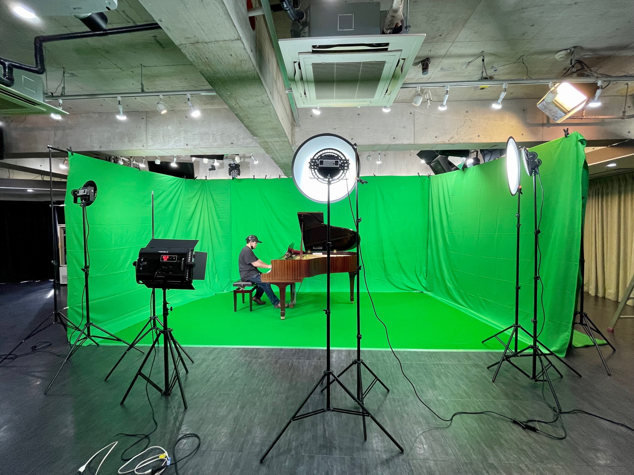 クロマキー撮影,撮影スタジオ,クロマキースタジオ,グランドピアノ,秋葉原ハンドレッドスクエア倶楽部